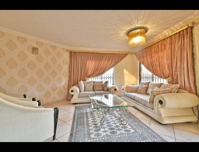 5 BEDROOM HOUSE FOR SALE IN BASSONIA